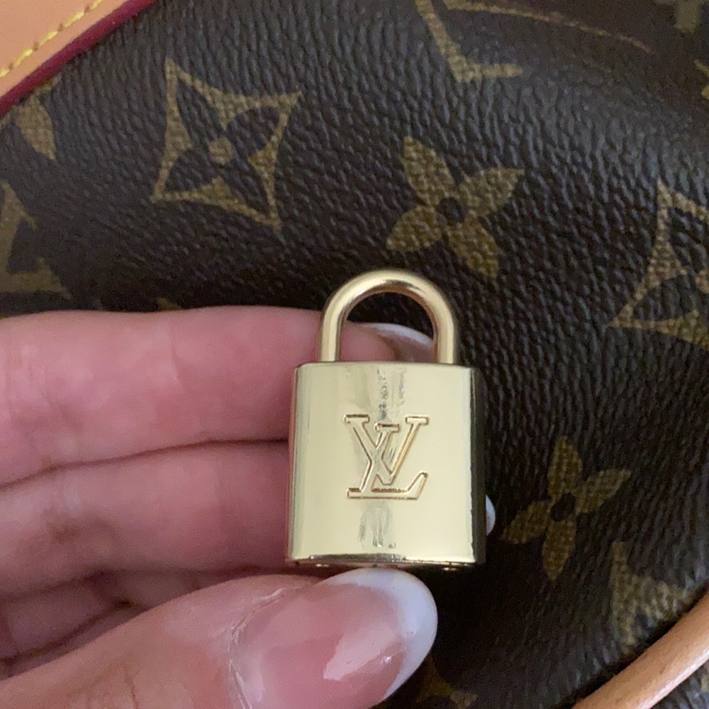 Louis Vuitton Lock no key